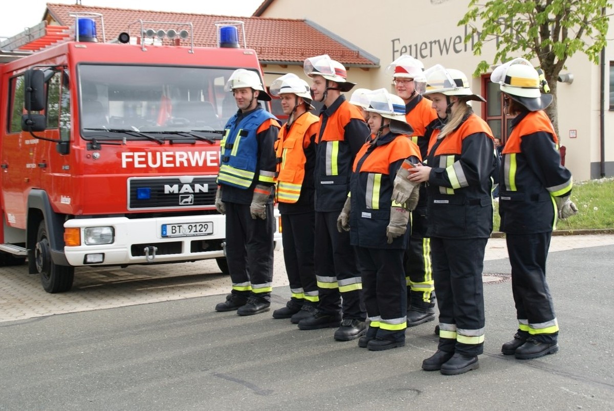 Löschgruppe angetreten zur Leistungsprüfung