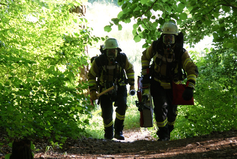 Geräteträger auf dem Weg zum Einsatz